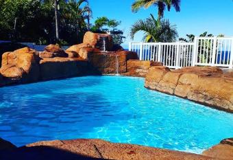 Rostalyn Guesthouse has Balcony rooms