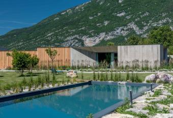 Agritur La Dolce Mela - Adults Only allows 18 year olds to book a room