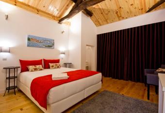 MyStay Porto Bolh  o allows 18 year olds to book a room
