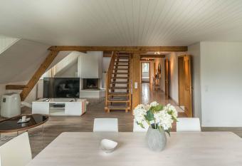 L  wenplatz Apartment near Station by Airhome has Balcony rooms