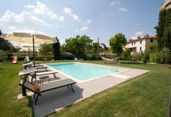 Giardino Di Sara has Smoking rooms