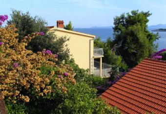 Apartments by the sea Prizba, Korcula - 9146 has Smoking/Balcony rooms