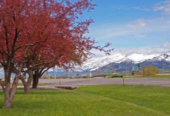 3 Rivers Hotel allows 18 year olds to book a room