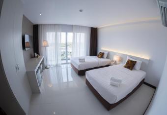 Chaisaeng Villa allows 18 year olds to book a room