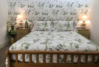 Pilkingtons Guest House Accrington allows 18 year olds to book a room