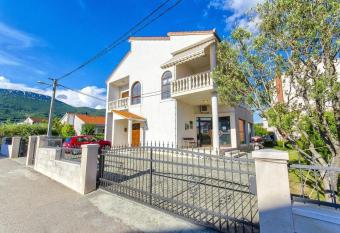 Apartment San has Balcony rooms