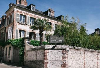 La Maison De Lucie has Balcony rooms
