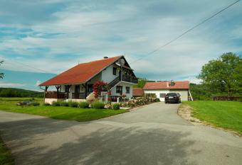 Apartment Ivano has Balcony rooms