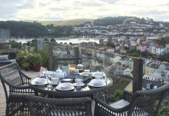 Compass Rose allows 18 year olds to book a room