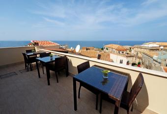 LoryLu has Balcony rooms