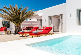 O Lofos Luxury Boutique Suites allows 18 year olds to book a room