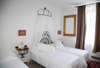 B&B La Loggia Del Castello has Balcony rooms