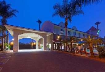 Holiday Inn Express & Suites San Diego-Escondido allows 18 year olds to book a room