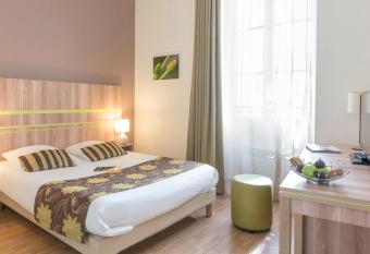 Appart   City Confort Nantes Centre allows 18 year olds to book a room