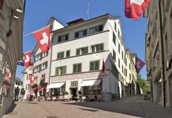 Hotel Kindli allows 18 year olds to book a room