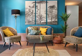 Appart City Confort La Ciotat - C  t   Port allows 18 year olds to book a room