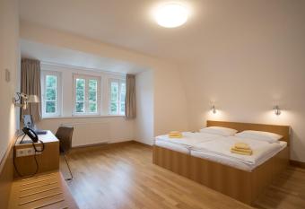 Evangelische Tagungsst  tte Hofgeismar has Balcony rooms