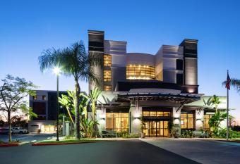 Hilton Garden Inn Irvine Spectrum Lake Forest allows 18 year olds to book a room