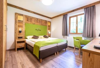 AlpinSpa zur Post has Balcony rooms