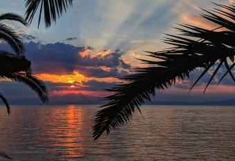 Golden Sunset has Balcony rooms