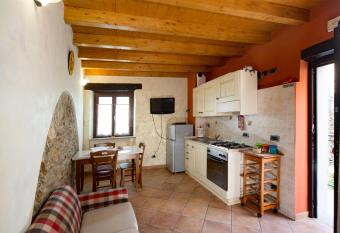 Il Nido Delle Rondini has Balcony rooms