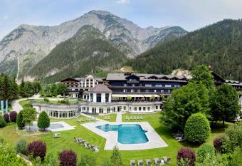 Hotel Gut Brandlhof has Balcony rooms