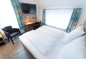 Taste Smart Hotel Backnang allows 18 year olds to book a room