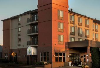 Holiday Inn Express Hotel & Suites Portland-Northwest Downtown By IHG has Balcony rooms