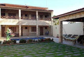 Chal  s 4 Esta    es has Balcony rooms