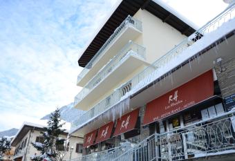 Hotel Rhodos Morzine has Balcony rooms
