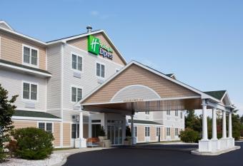 Holiday Inn Express & Suites Freeport o Brunswick Area allows 18 year olds to book a room