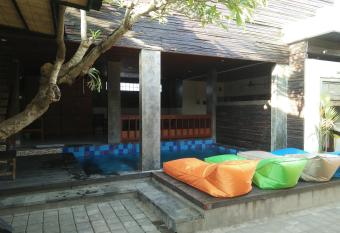 Made House Homestay and Dormitory has Balcony rooms