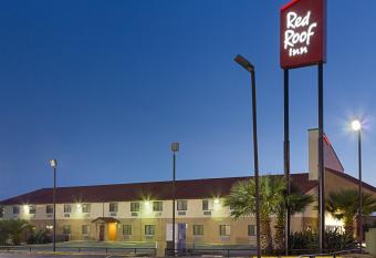 Super 8 by Wyndham New Braunfels I-35 has Smoking rooms