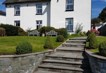 Diamond Lodge Boutique Adults Only Guest House allows 18 year olds to book a room