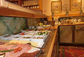 Self-Check-in Hotel VinoQ Mistelbach allows 18 year olds to book a room