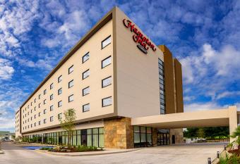 Hampton Inn by Hilton Piedras Negras allows 18 year olds to book a room