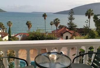 Petrovic house has Balcony rooms