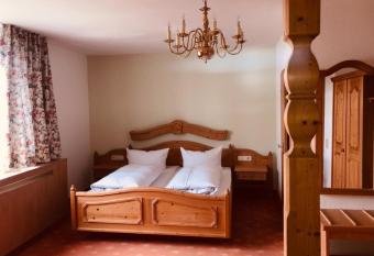 Gasthof Hirschen allows 18 year olds to book a room