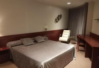 Hotel Els Noguers allows 18 year olds to book a room