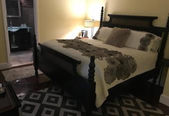 Elaine's Cape May Boutique Hotel has Balcony rooms