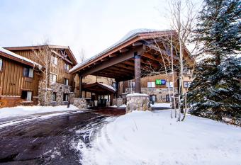 Holiday Inn Express & Suites Park City allows 18 year olds to book a room