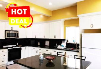 Hollywood Stay has Balcony rooms