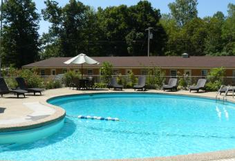 The Saugatuck Retro Resort has Balcony rooms