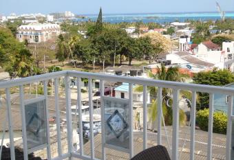 Mi buena Vista has Balcony rooms