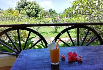 Q Bungalows has Balcony rooms