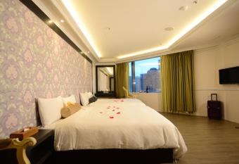                   Golden Age Hotel allows 18 year olds to book a room