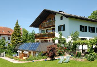 Haus Salzburgblick (ehem. Haus Elisabeth) has Balcony rooms