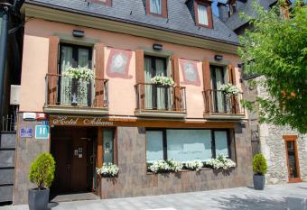 Albares has Balcony rooms