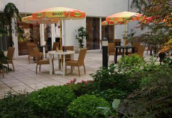 City Hotel Budapest allows 18 year olds to book a room