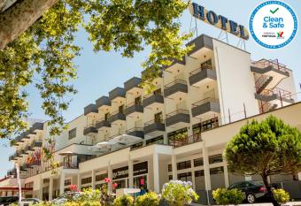 Hotel Imp  rio do Norte has rooms with a private hot tub